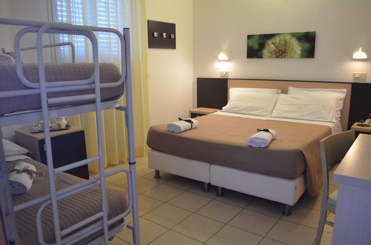 Hotel Europa מילאנו מריטימה חדר תמונה